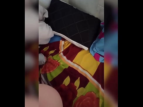 ❤️ השותפה שלי נשארת לבד בבית כי בעלה יוצא לחופשה ואני מנצלת את ההזדמנות לזיין אותה ולמלא לה את התחת בחלב ❤️ סרטון פורנו אצלנו